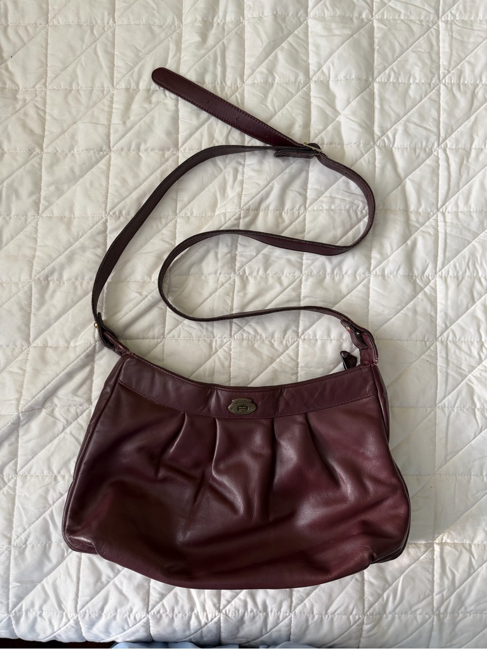 VINTAGE Original Etienne Aigner Handcrafted Burgundy Purse/Bag Shoulder Bag